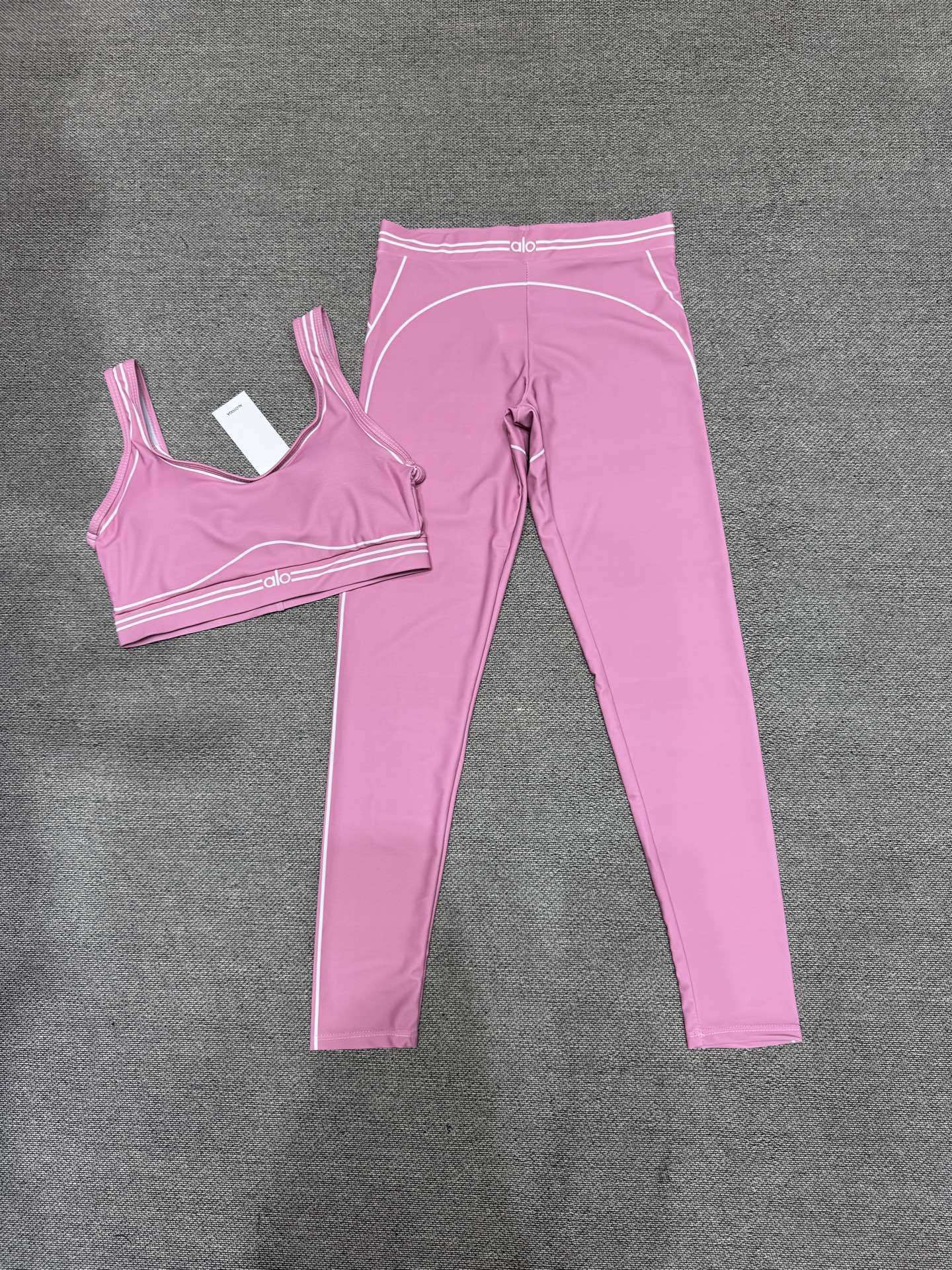 Alo Brand Multi-Line Yoga Set Black - Image 4